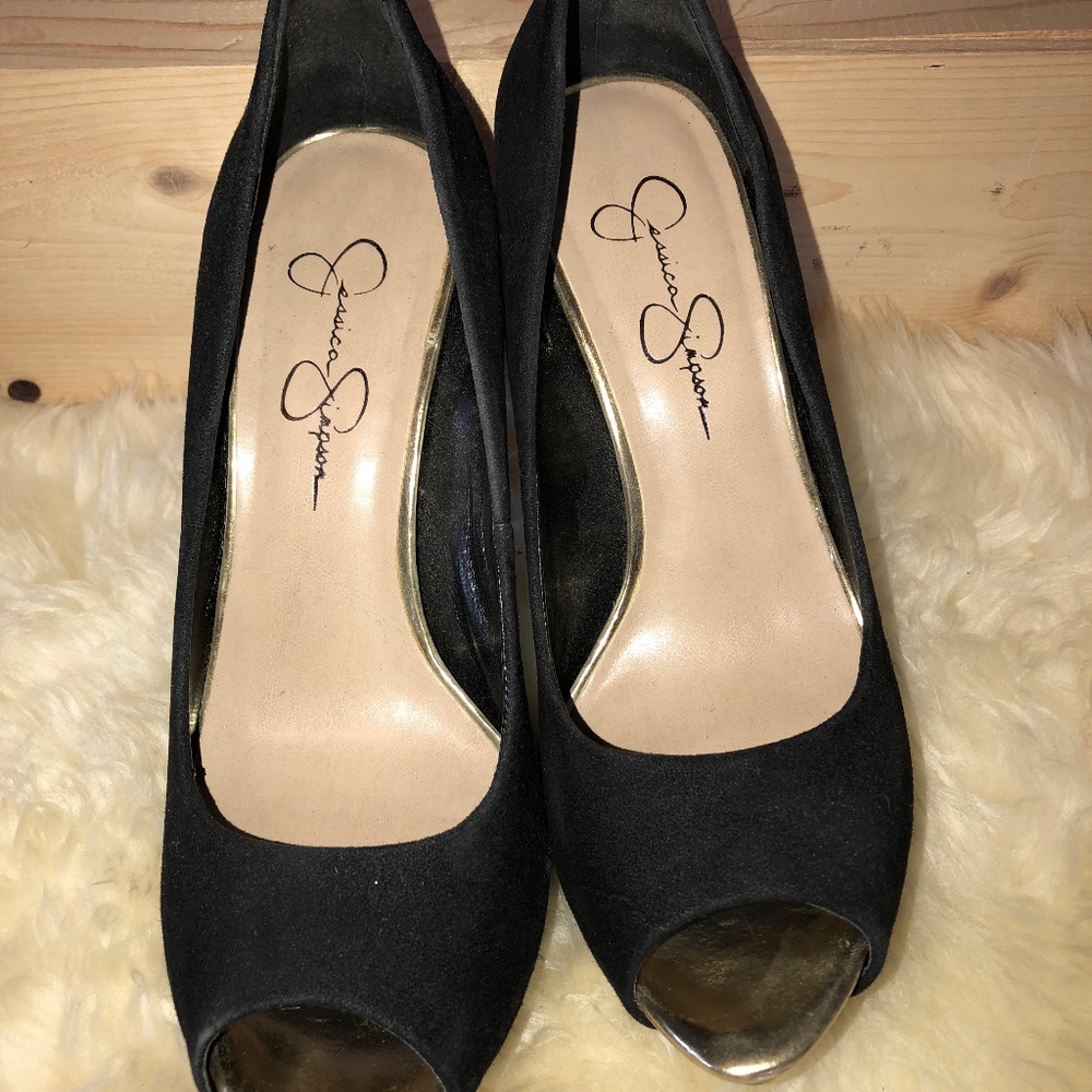 Jessica Simpson Black and Gold Pumps - Picture 6 of 8
